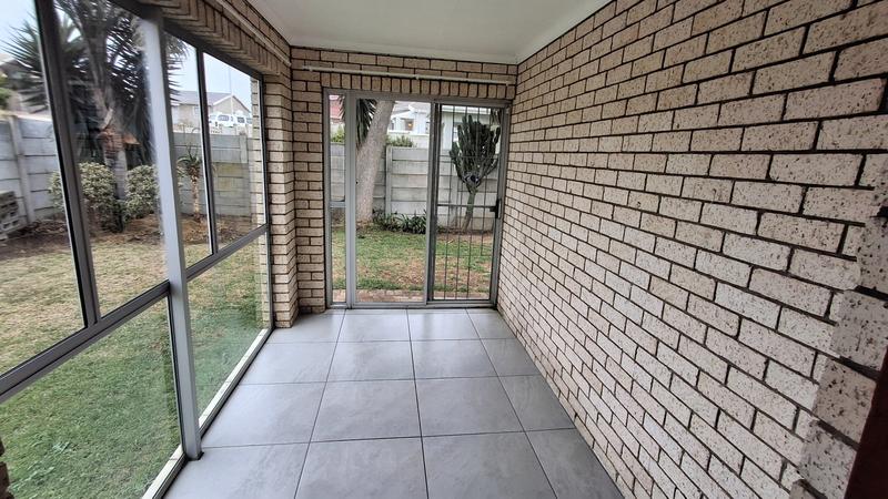 2 Bedroom Property for Sale in Wavecrest Eastern Cape